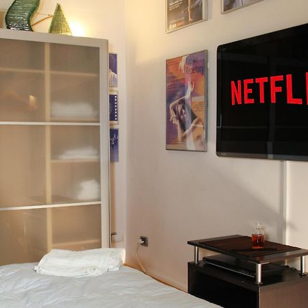 Appartement Metro Amedeo - Stanza Privata Con Vasca Idromassaggio à Naples Extérieur photo