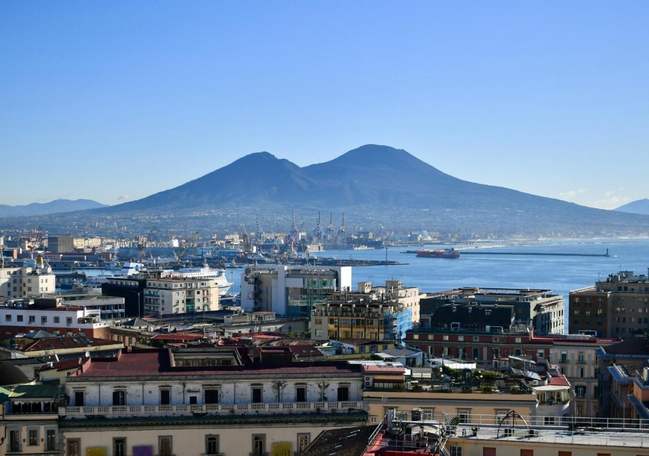 Appartement Metro Amedeo - Stanza Privata Con Vasca Idromassaggio à Naples Extérieur photo