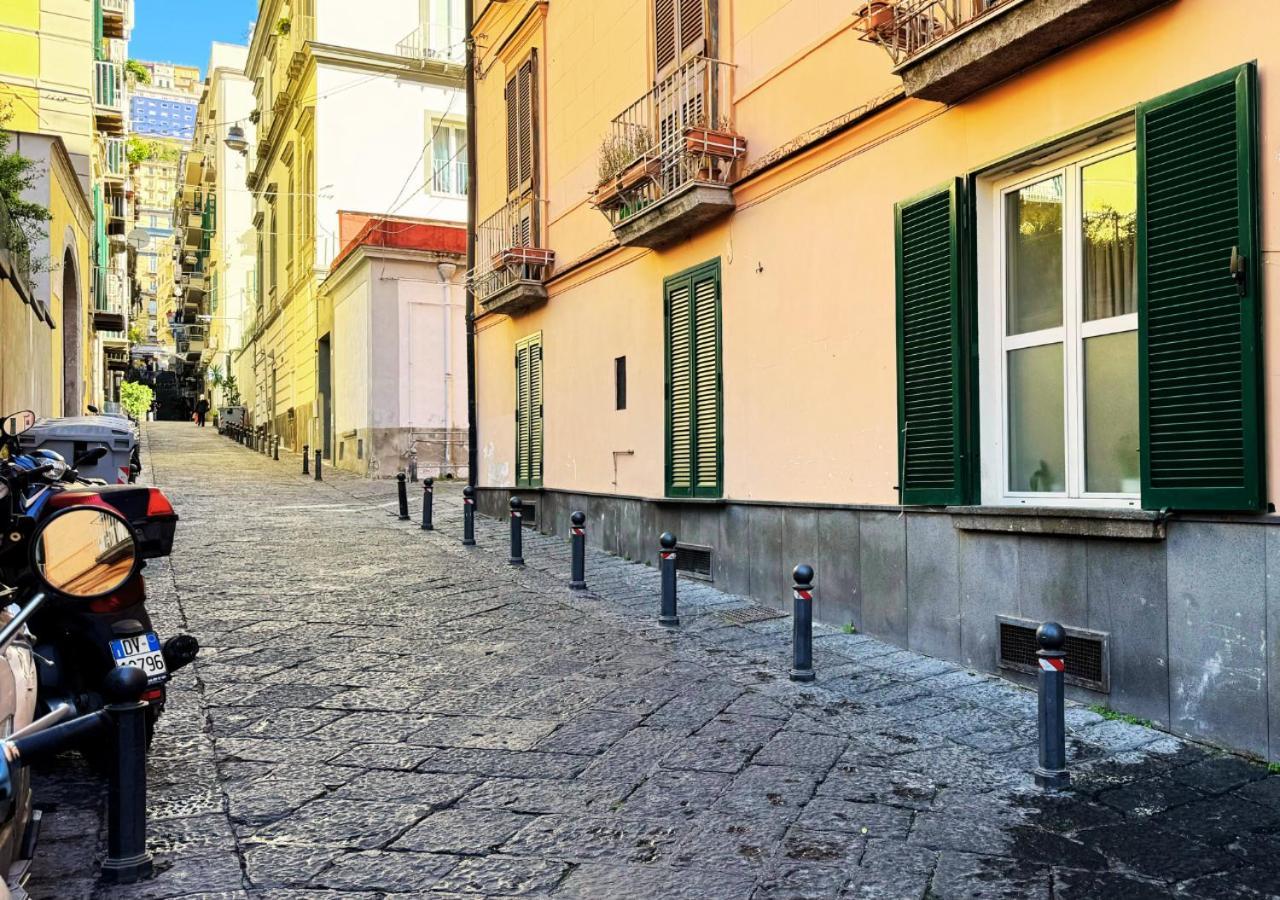 Appartement Metro Amedeo - Stanza Privata Con Vasca Idromassaggio à Naples Extérieur photo