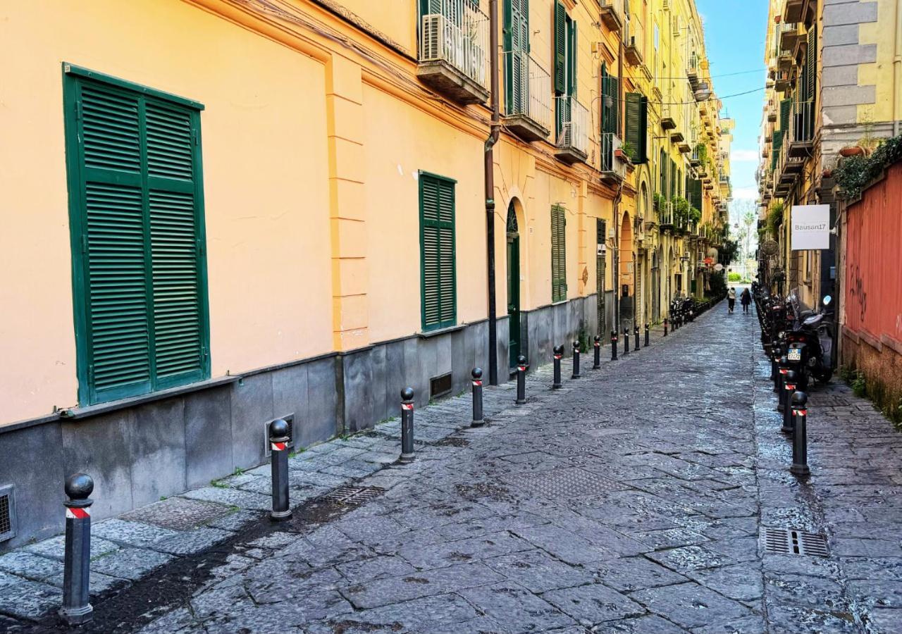 Appartement Metro Amedeo - Stanza Privata Con Vasca Idromassaggio à Naples Extérieur photo