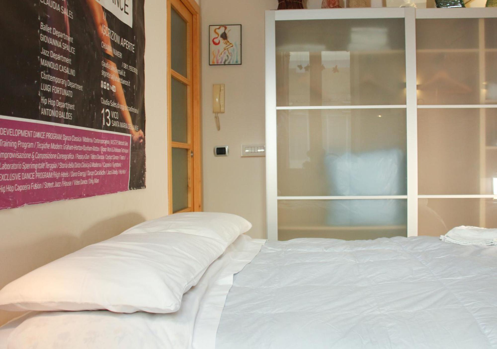 Appartement Metro Amedeo - Stanza Privata Con Vasca Idromassaggio à Naples Extérieur photo